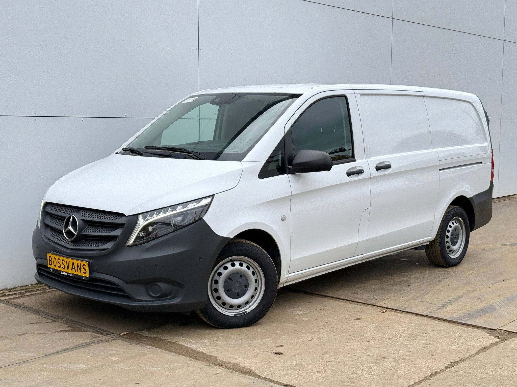 Mercedes Benz Vito 114 1.9 CDI L2H1 Dubbele schuif LED Clima, Auto's, 100 kW, Achterwielaandrijving, Gebruikt, Euro 6