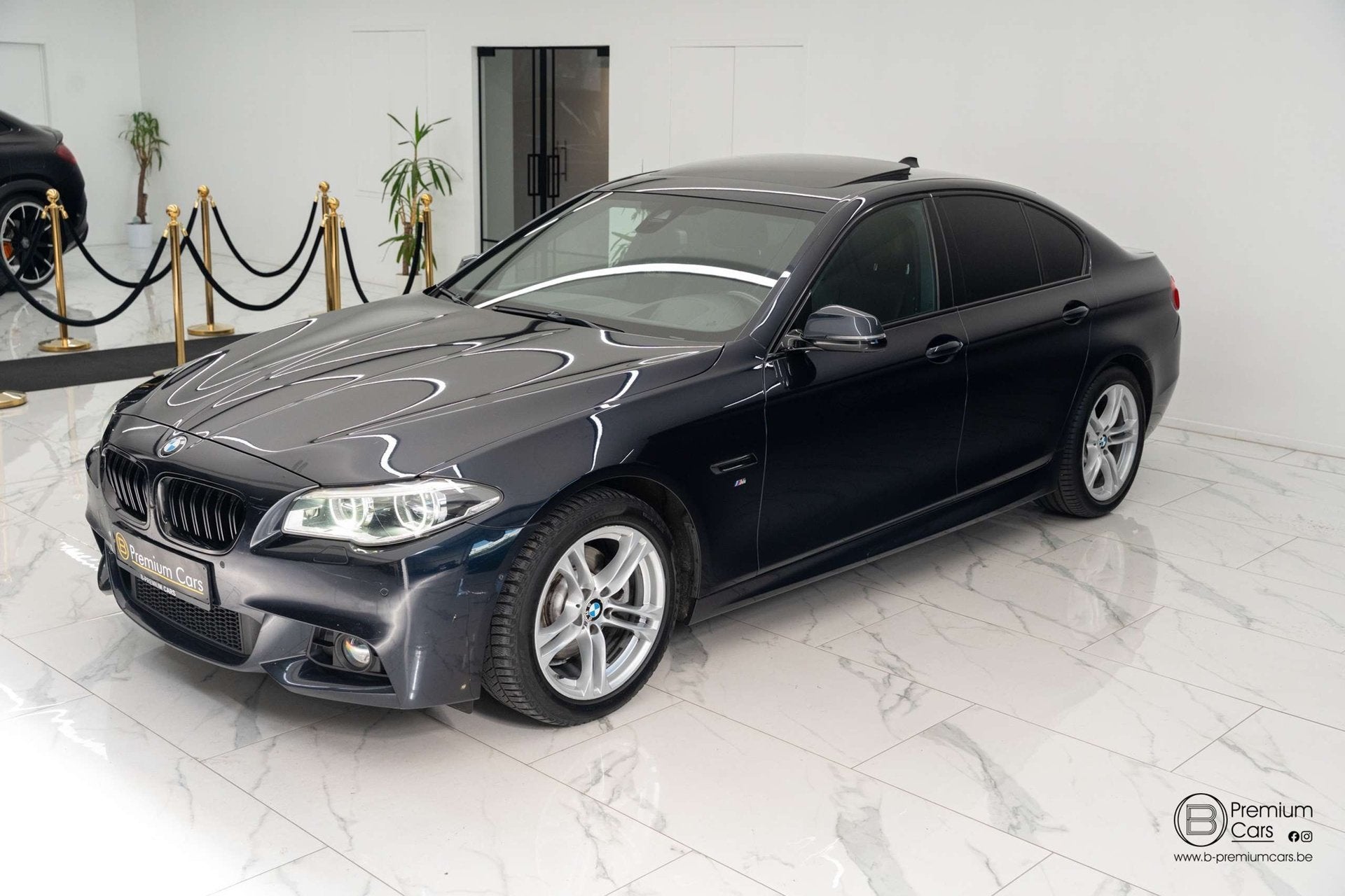 BMW 520 520D M-Pakket Facelift! Full! Open dak! Camera!, Auto's, Automaat, Dealer onderhouden, Blauw, 184 pk