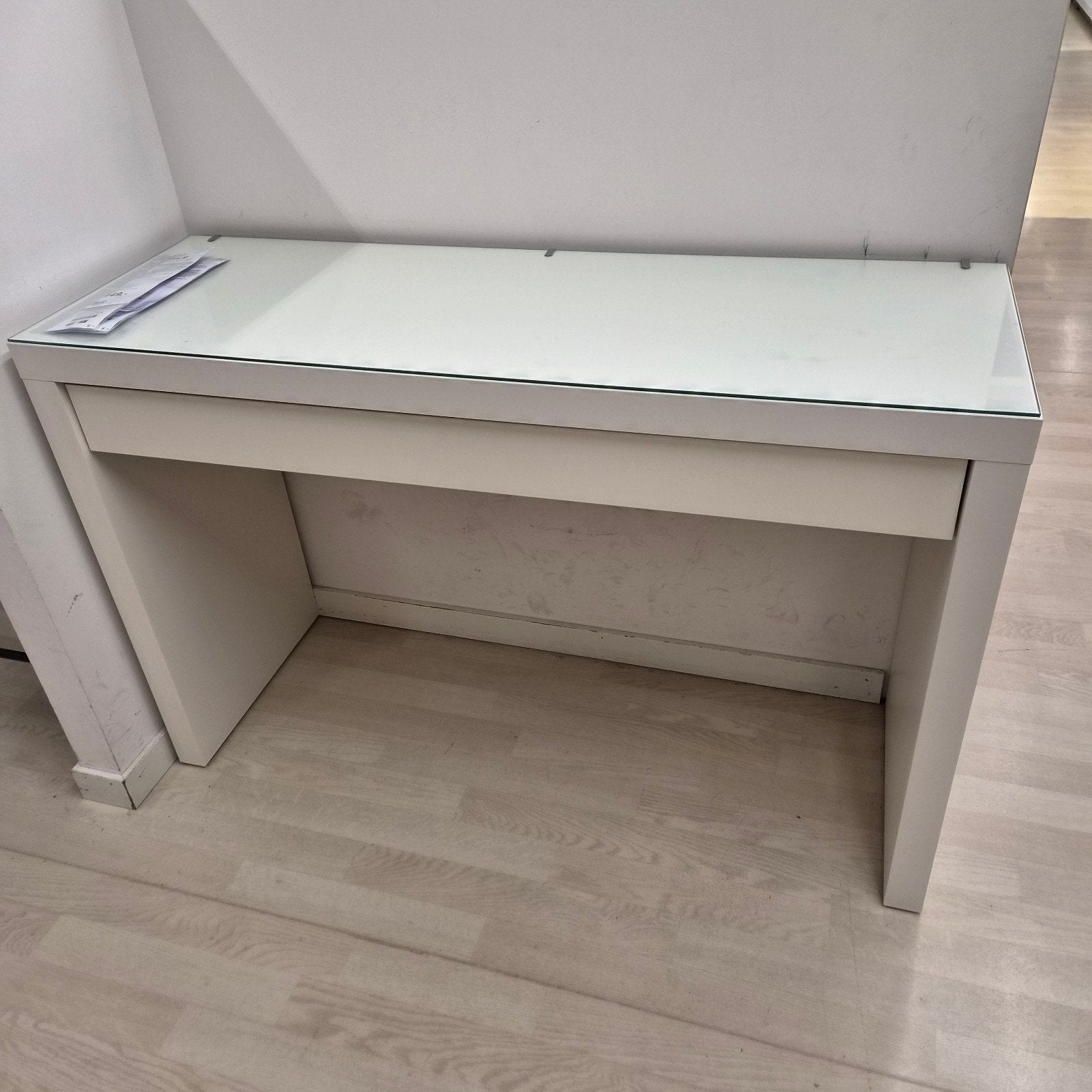 coiffeuse, Enlèvement
