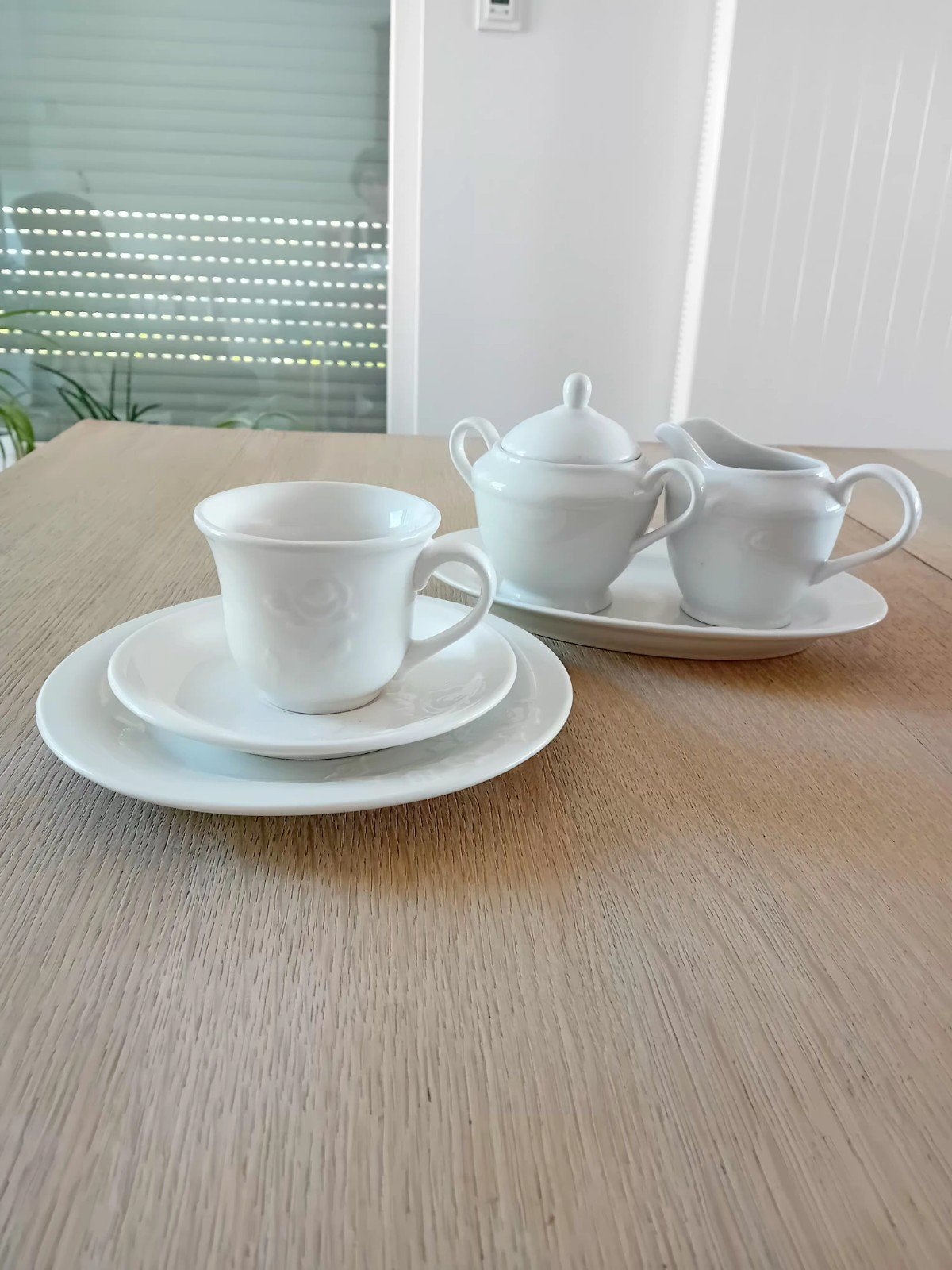 servies 12 couverts, Assiettes(s), Comme neuf, Enlèvement, Autres styles