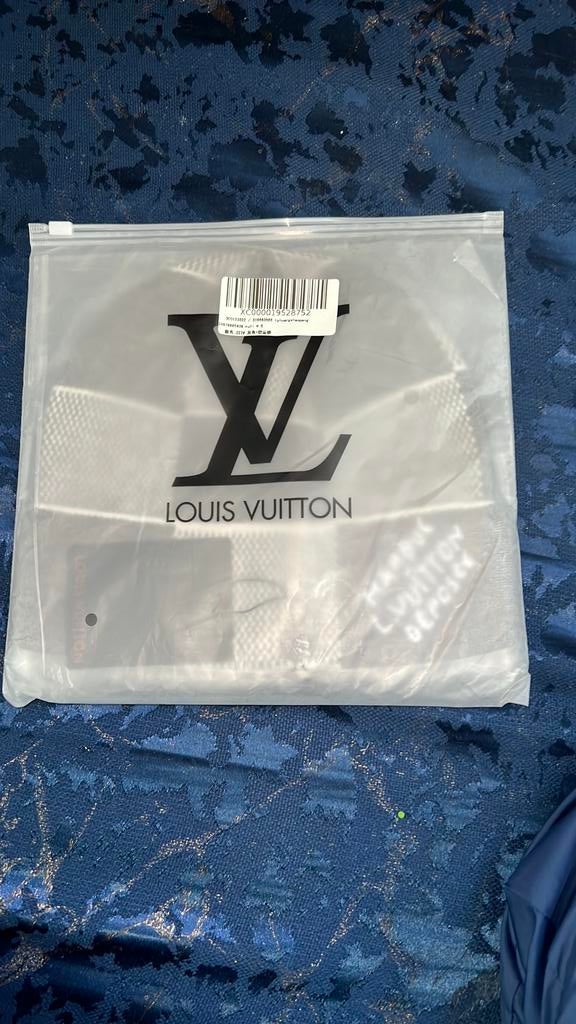 Bonnet LV, Enlèvement, Neuf, Chapeau