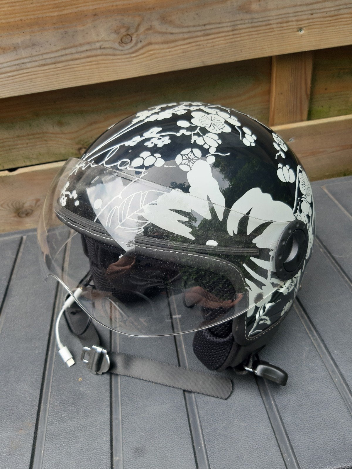 Retro helm S met tekening, Ophalen