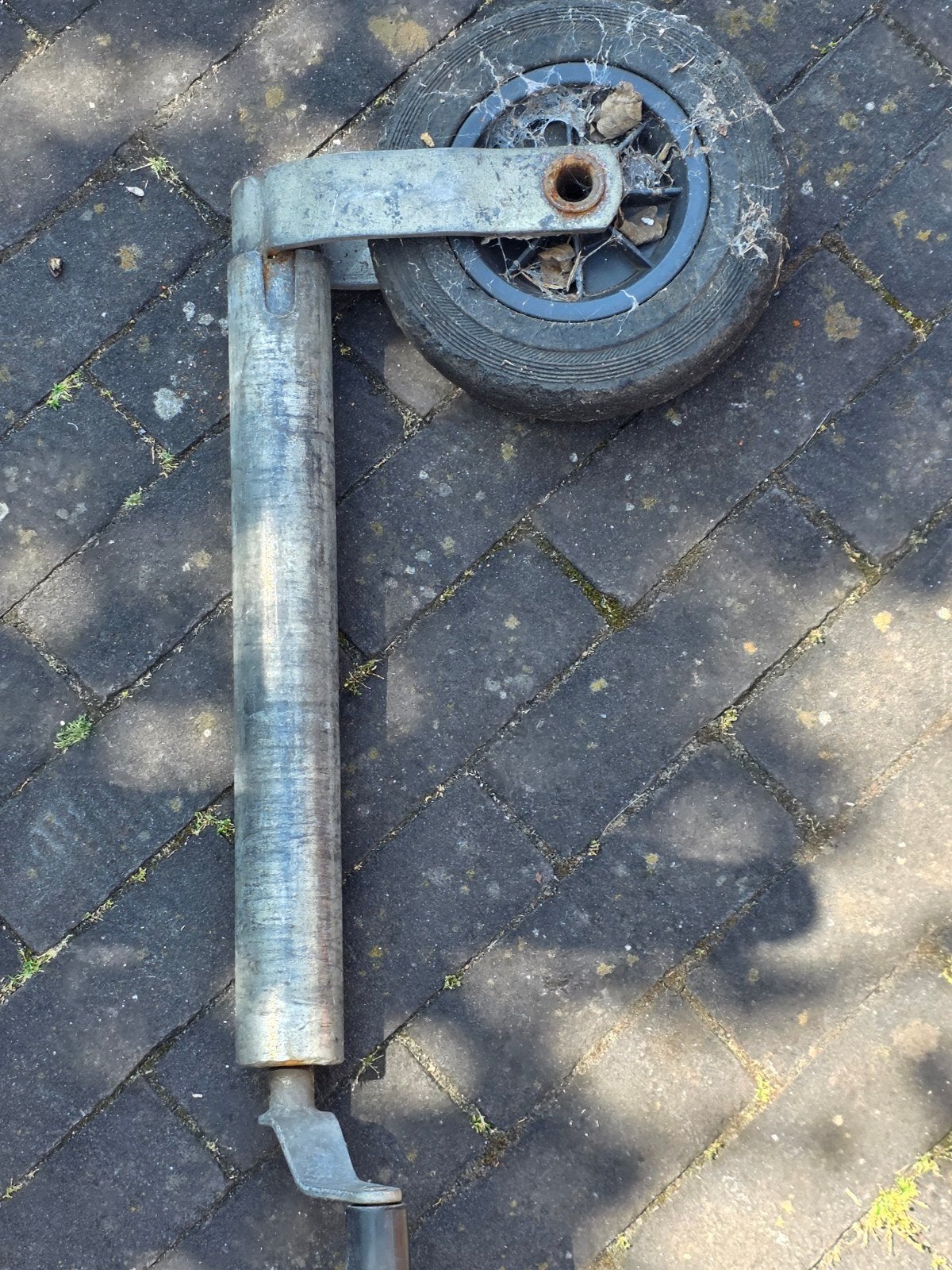 neuswiel voor een aanhangwagen of caravan., Ophalen