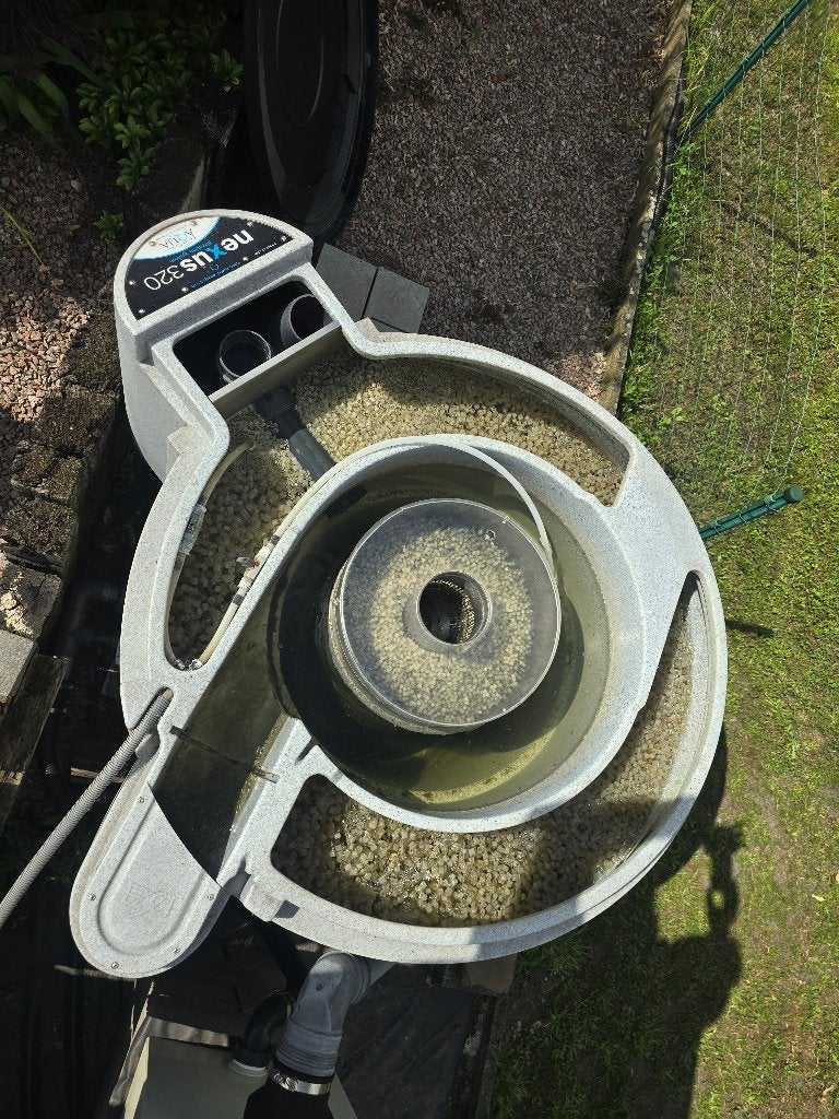 Nexus 320 en Ultrasieve III met Deksel, Tuin en Terras, Vijver-toebehoren, Gebruikt, Vijverfilter, Ophalen