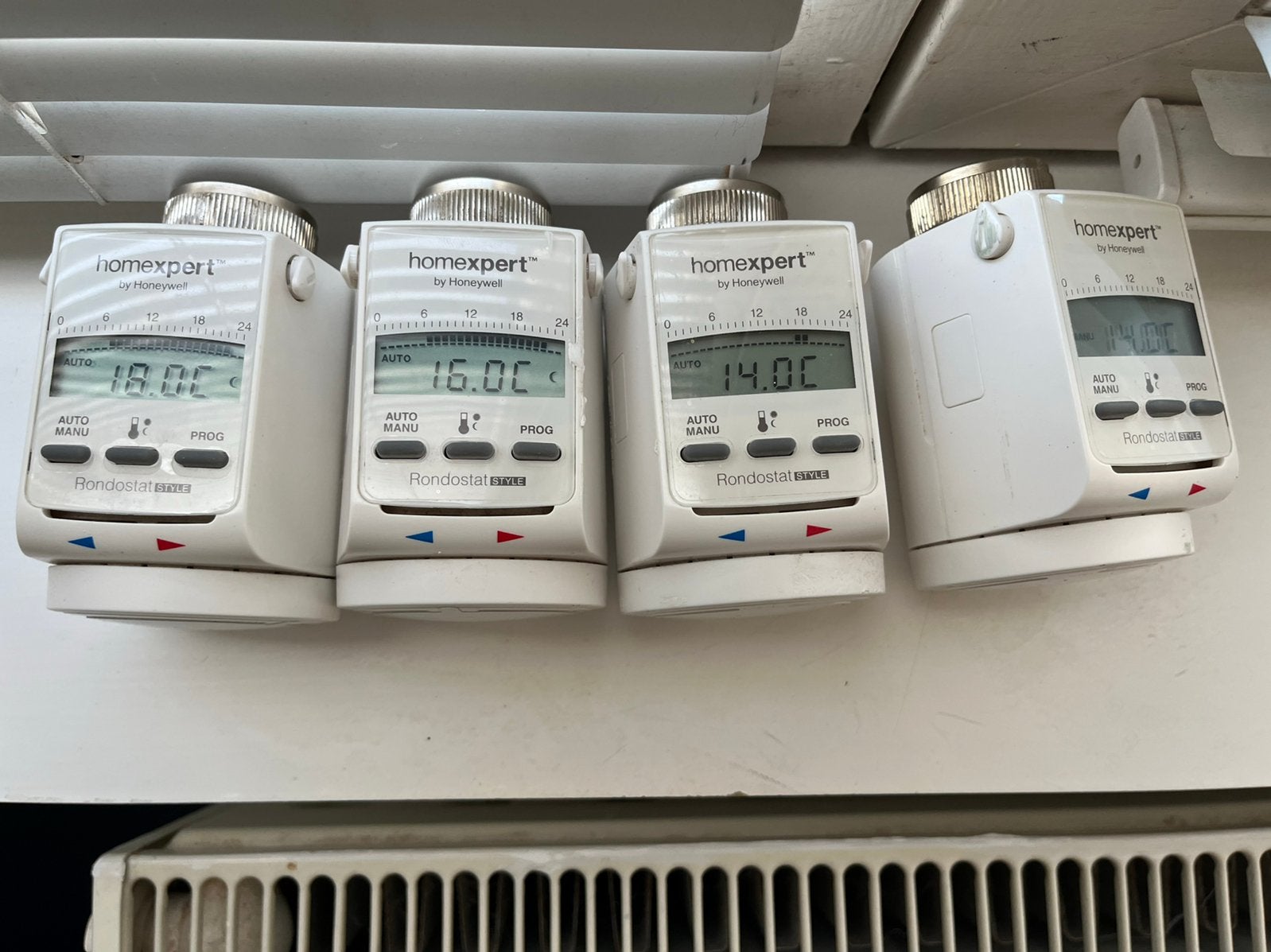 4 têtes thermostatiques électroniques Honeywell Rondostat, Doe-het-zelf en Bouw, Ophalen, Gebruikt, Radiator
