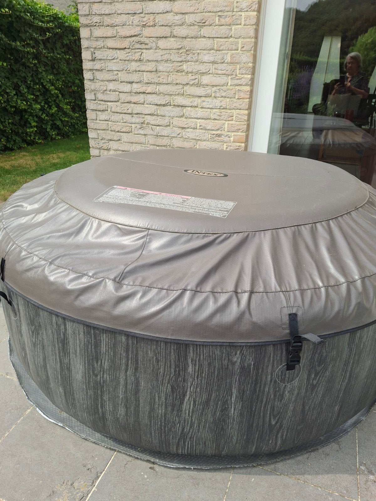 jacuzzi Intex voor 6 personen kleur grijs met stofzuiger ., Tuin en Terras, Ophalen, Zo goed als nieuw, Afdekzeil, Opblaasbaar
