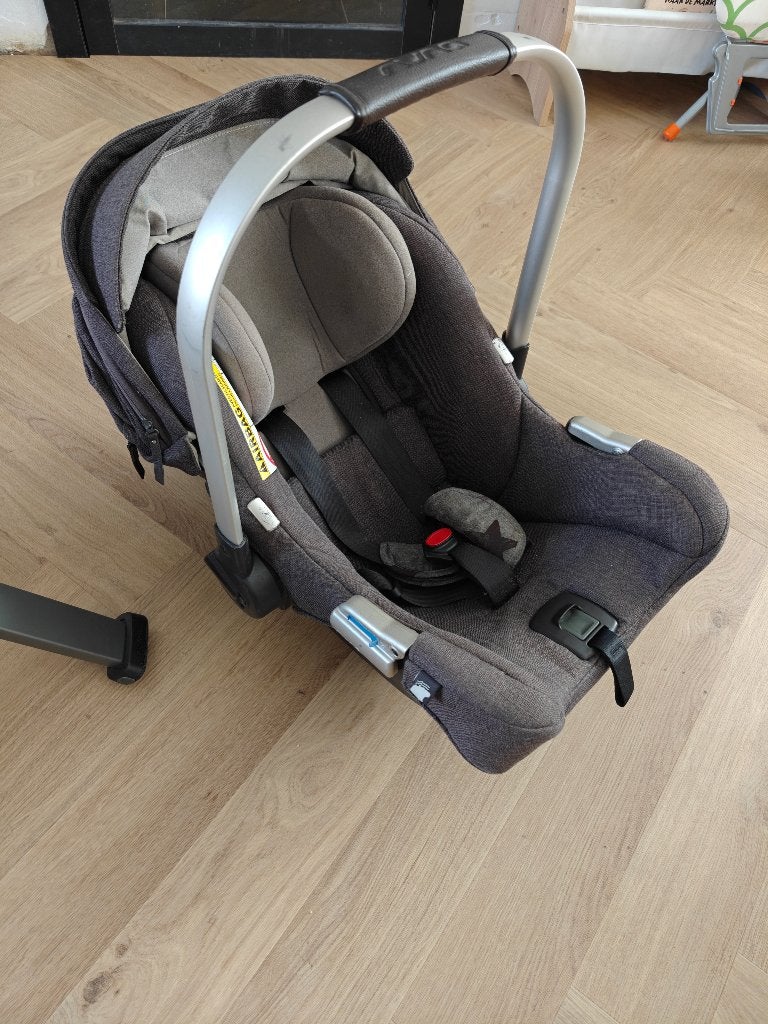 Autostoel Nuna Pipa Icon + bevestiging Isofix, Kinderen en Baby's, Autostoeltjes, Gebruikt, Isofix, 0 t/m 13 kg, Ophalen