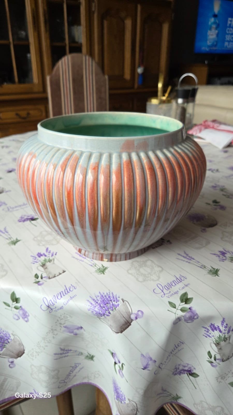 Grand cache-pot vintage en faïence émaillée à relief côtelé,, Enlèvement