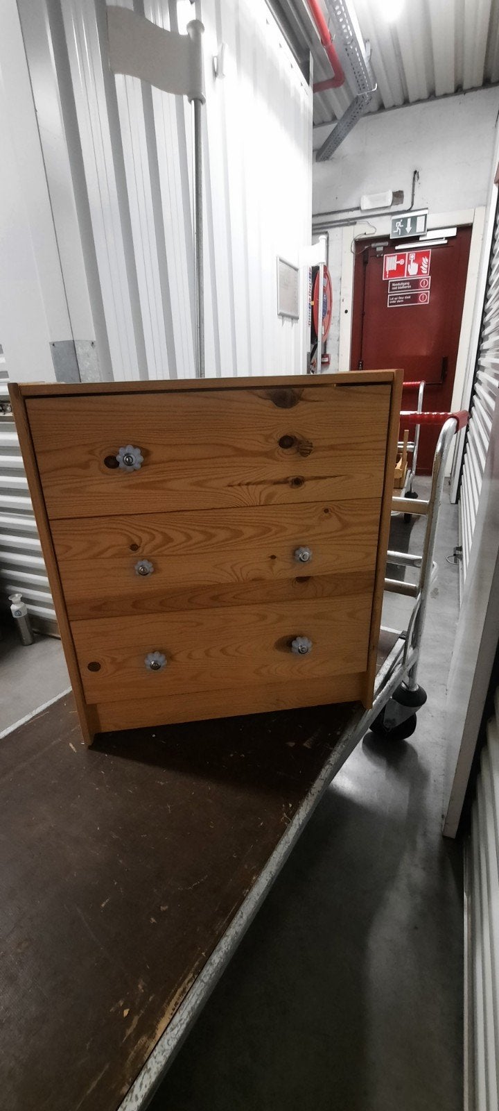 Gratis ladekast, Ophalen