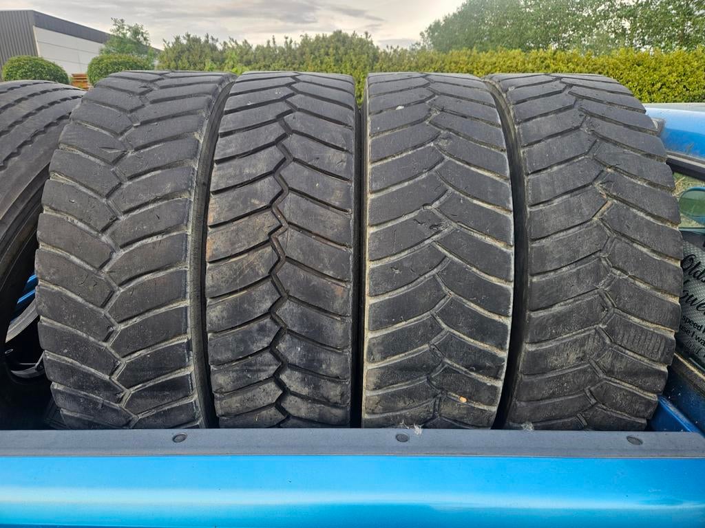 4 banden 315 80 22,5, Auto-onderdelen, Ophalen, Gebruikt, Vrachtwagen, Band(en)
