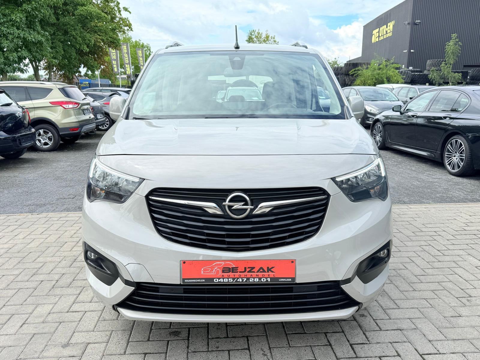 Opel Combo life 1.2i turbo Nieuwstaat 2020 Face-lift led, Auto's, Opel, Euro 6, Bedrijf, Handgeschakeld, https://public.car-pass.be/vhr/b875fff0-3d61-4c3c-83f1-a1325e8b9f30