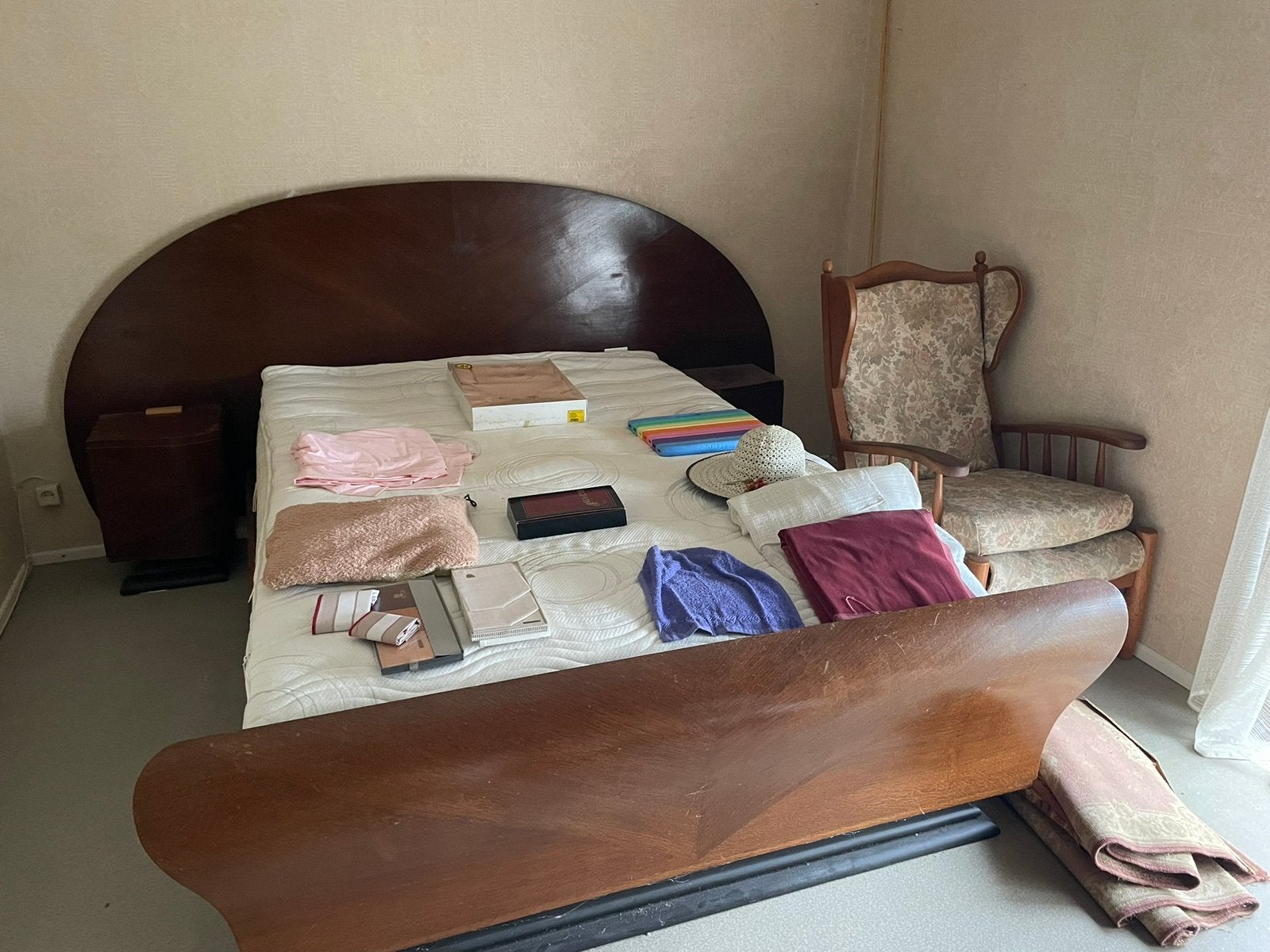 VERKOCHT - VENDU Vintage Art Deco Stevig bed met vering en m, Huis en Inrichting, Ophalen, Zo goed als nieuw