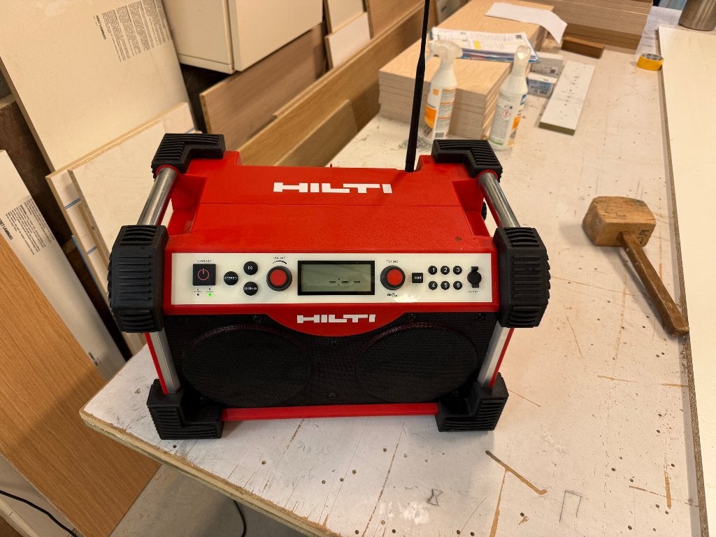 Hilti bouwradio, Ophalen, Zo goed als nieuw, Bouwradio