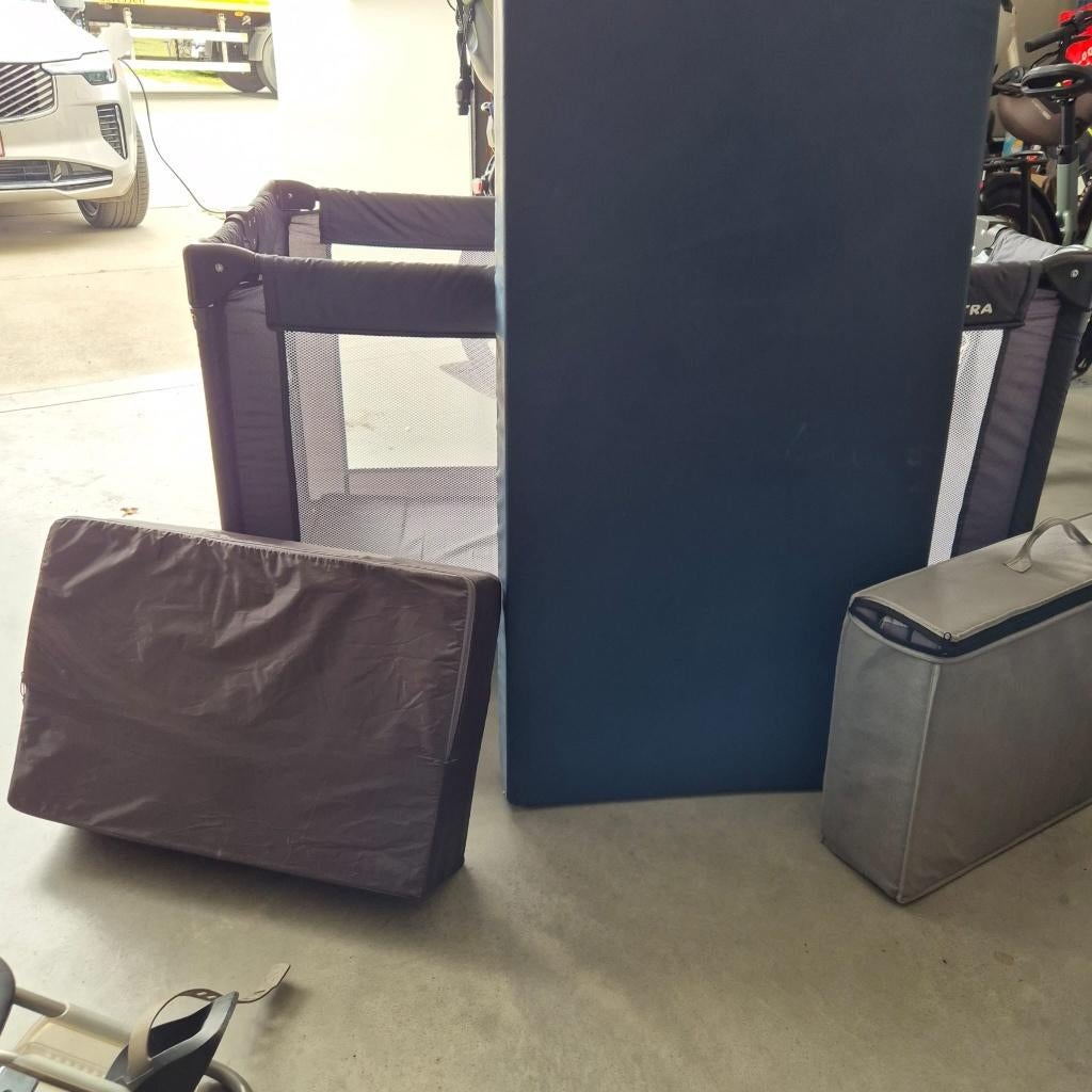 Opplooibaar kinderbedje met extra dikke matras, Kinderen en Baby's, Ophalen, 70 tot 85 cm, Zo goed als nieuw, Minder dan 140 cm