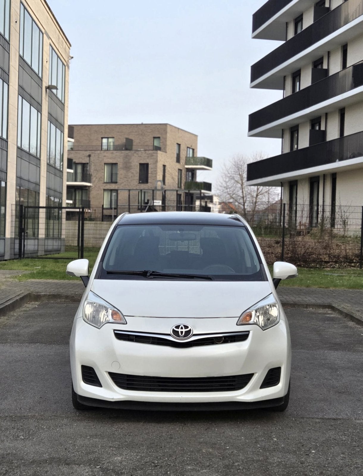 Toyota Verso-s Benzine Automaat-Euro 5, Autos, Toyota, Achat, Entreprise, Entretenue par le concessionnaire, Automatique