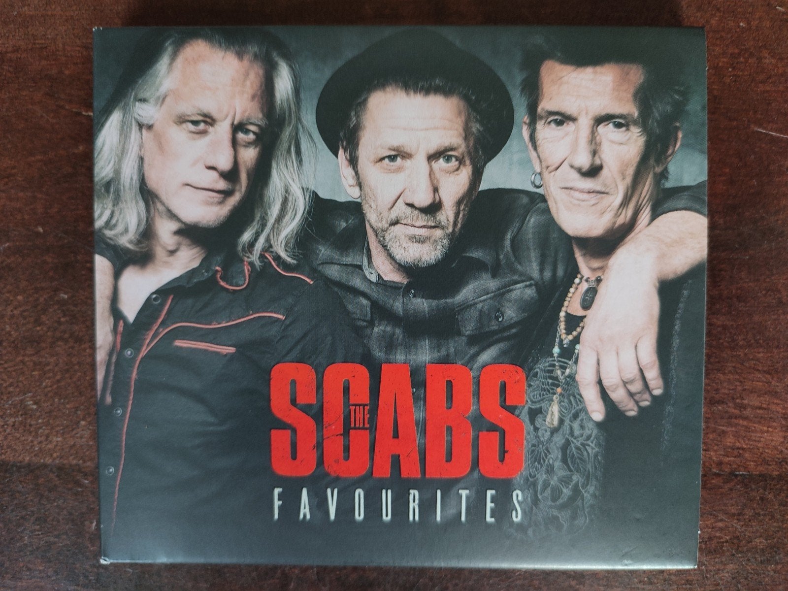 CD : THE SCABS - FAVOURITES  (Compilatie 2019)  Nieuw !, Ophalen of Verzenden