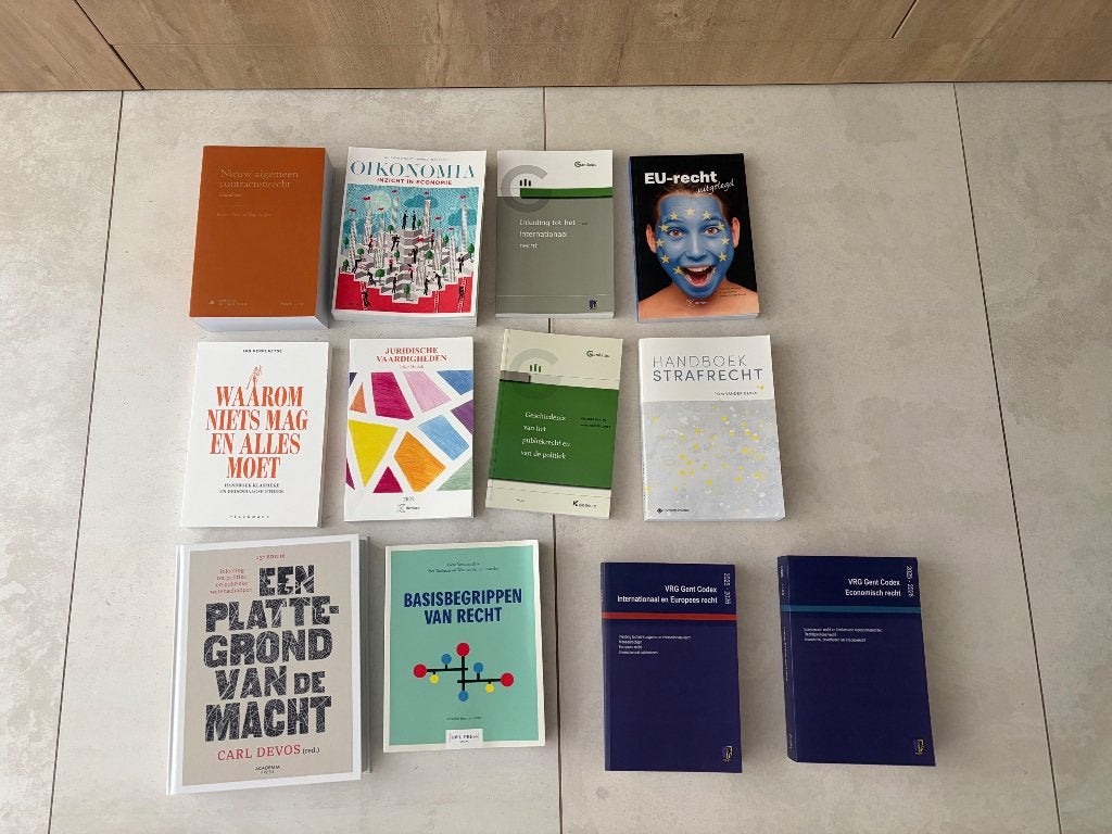Boekenpakket eerste bachelor rechten UGent, Boeken, Ophalen, Zo goed als nieuw