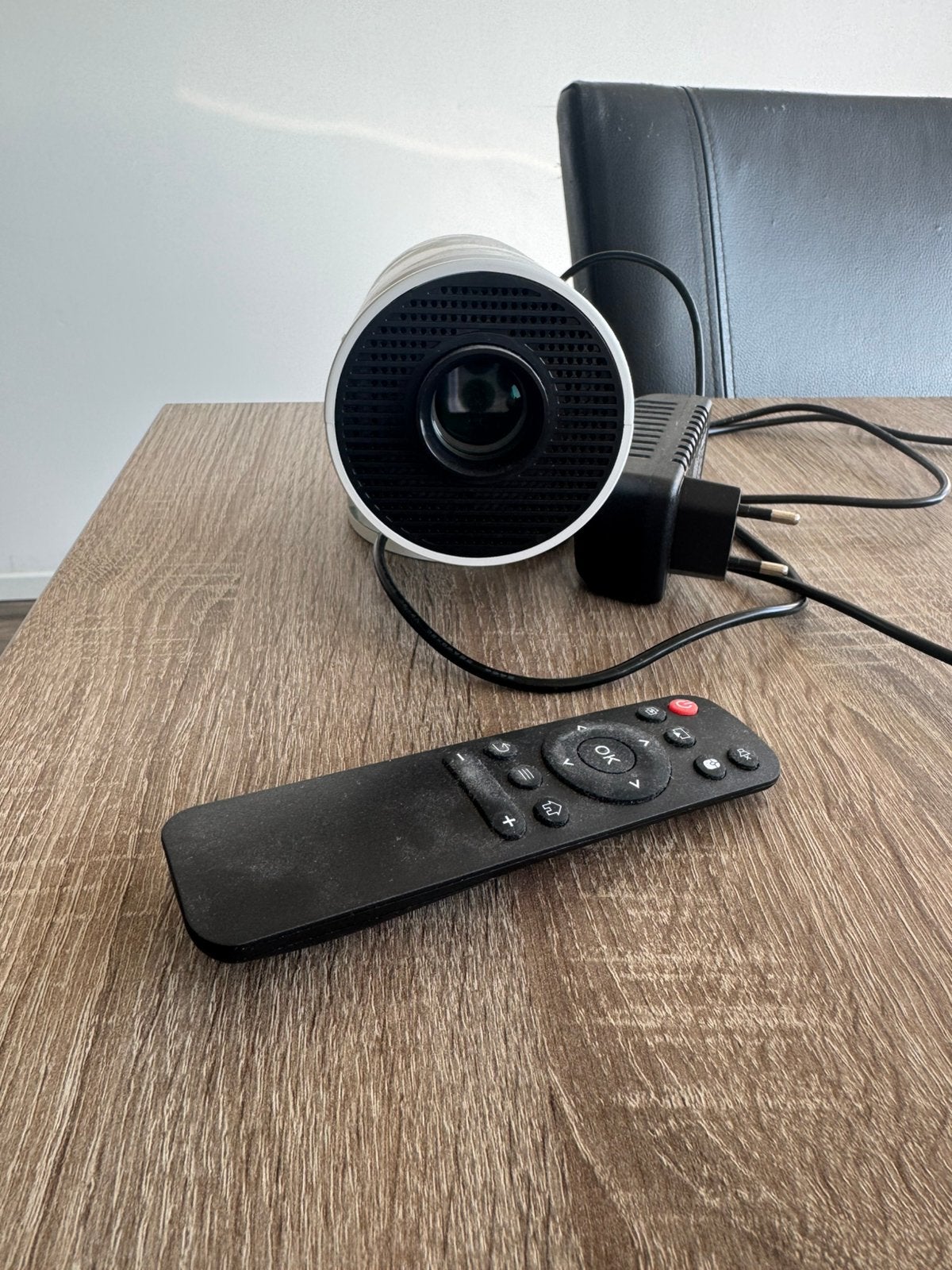Beamer, Computers en Software, Ophalen, Zo goed als nieuw, Bedraad