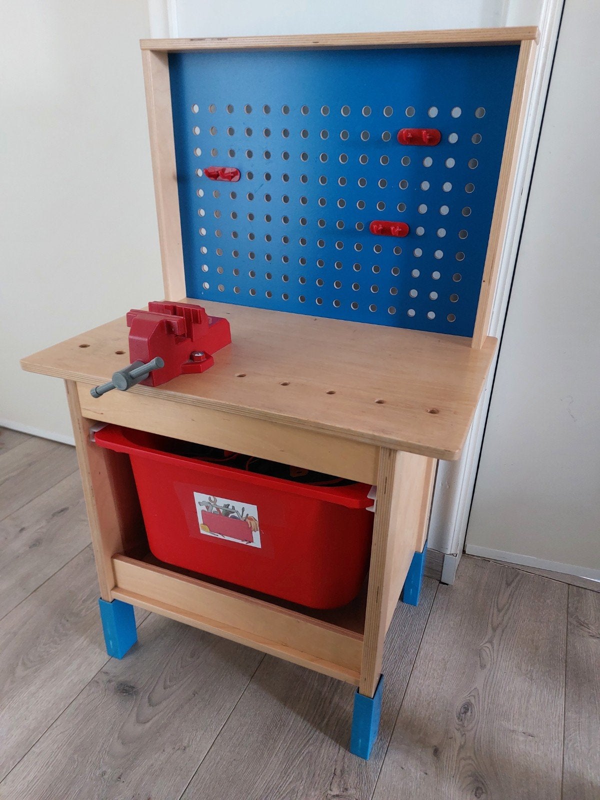 Houten werkbank ikea met gereedschap, Kinderen en Baby's, Speelgoed | Houten speelgoed, Ophalen, Gebruikt, Meubelstuk of Keukentje
