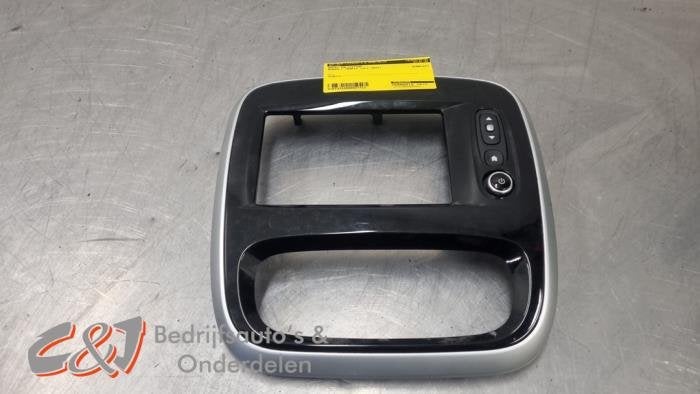 Radio omlijsting van een Renault Trafic, Gebruikt, -, Renault, -
