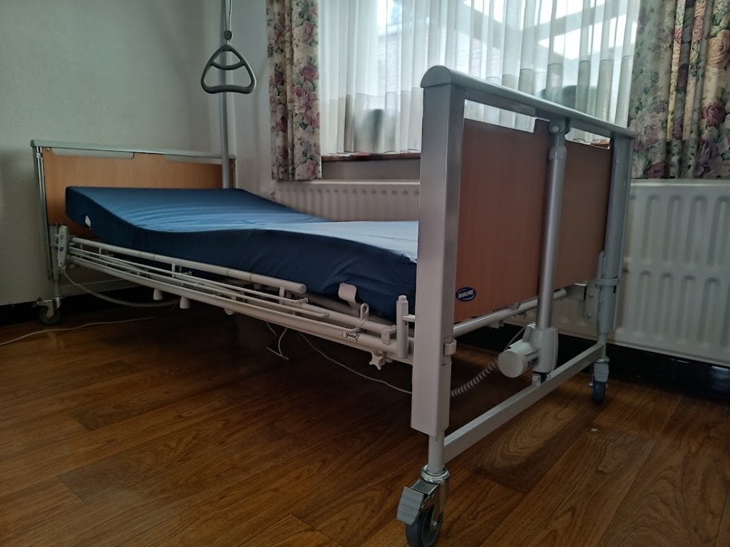 Elektrisch ziekenhuisbed, Diversen, Ophalen, Zo goed als nieuw