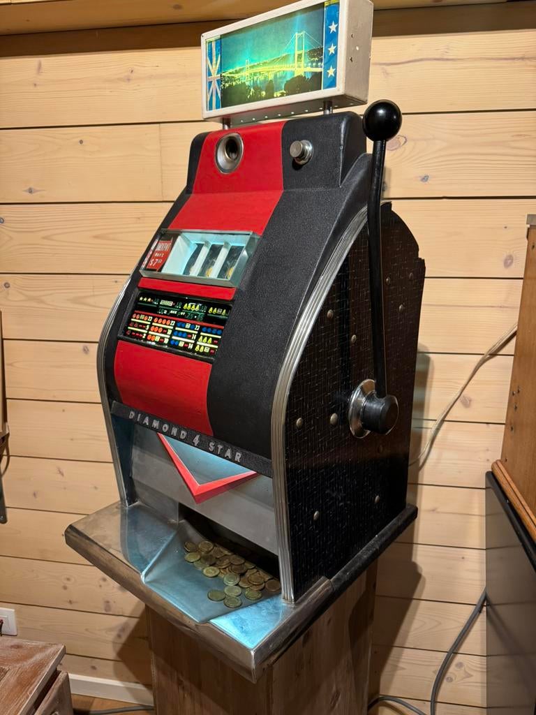 Jackpot Diamond à 4 rouleaux ( rare), Collections, Machines | Machines à sous, Autres monnaies, Enlèvement, Utilisé