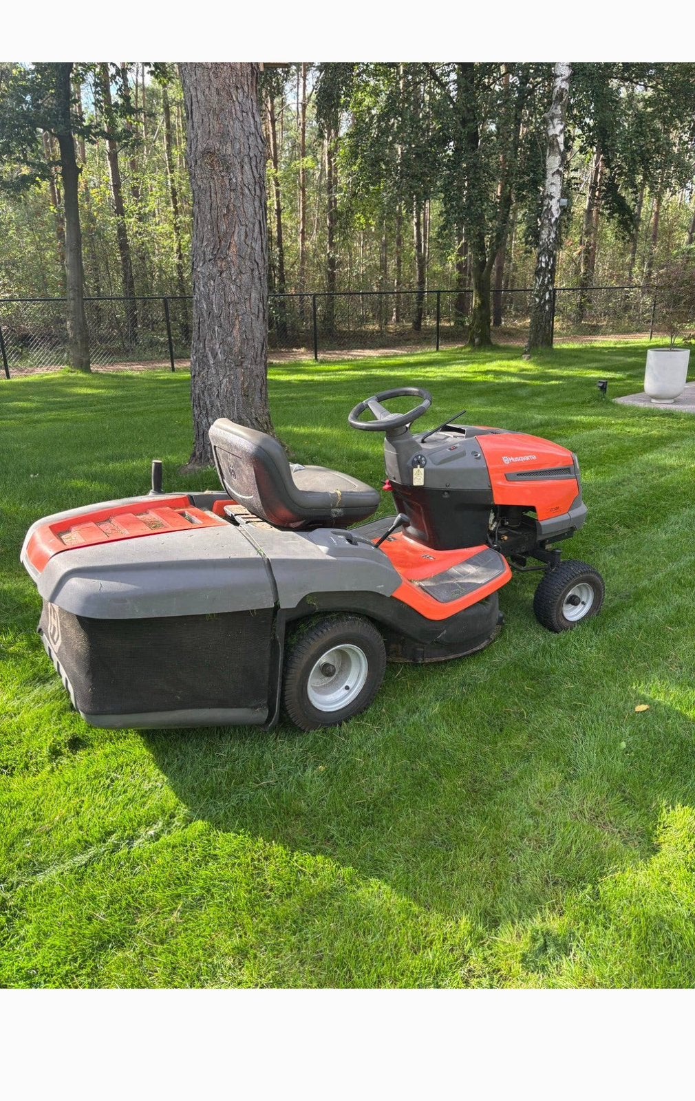 Zitmaaier husqvarna ct126, Tuin en Terras, Zitmaaiers, Ophalen, Zo goed als nieuw, Opvangbak