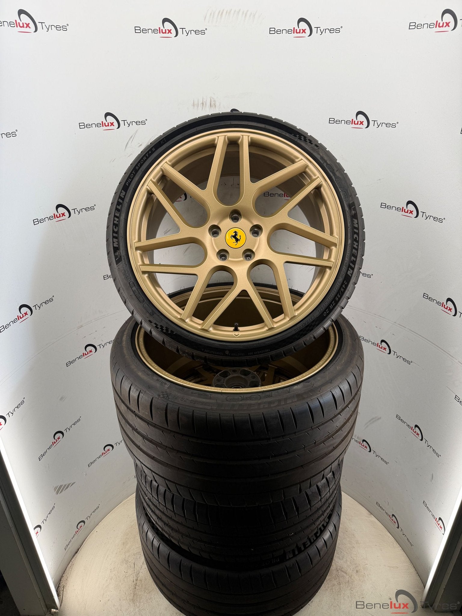 Ferrari Roma Purosangue Portofino FF F8 F12 812 488 458 296, Gebruikt, -, -, Vossen