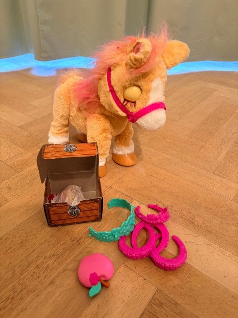 Poney en fourrure, Enfants & Bébés, Jouets | Peluches, Enlèvement, Comme neuf, Cheval, Interactif