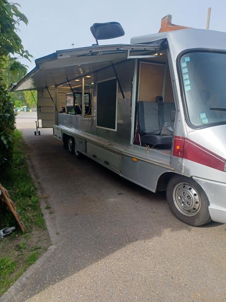 Foodtruck friet en broodjes, Ophalen