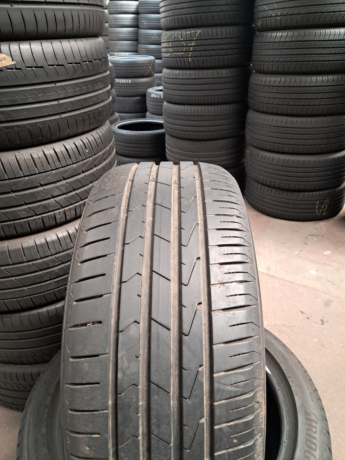 23550r18 235 50 r18 235/50/r18 Hankook avec montage, Enlèvement ou Envoi