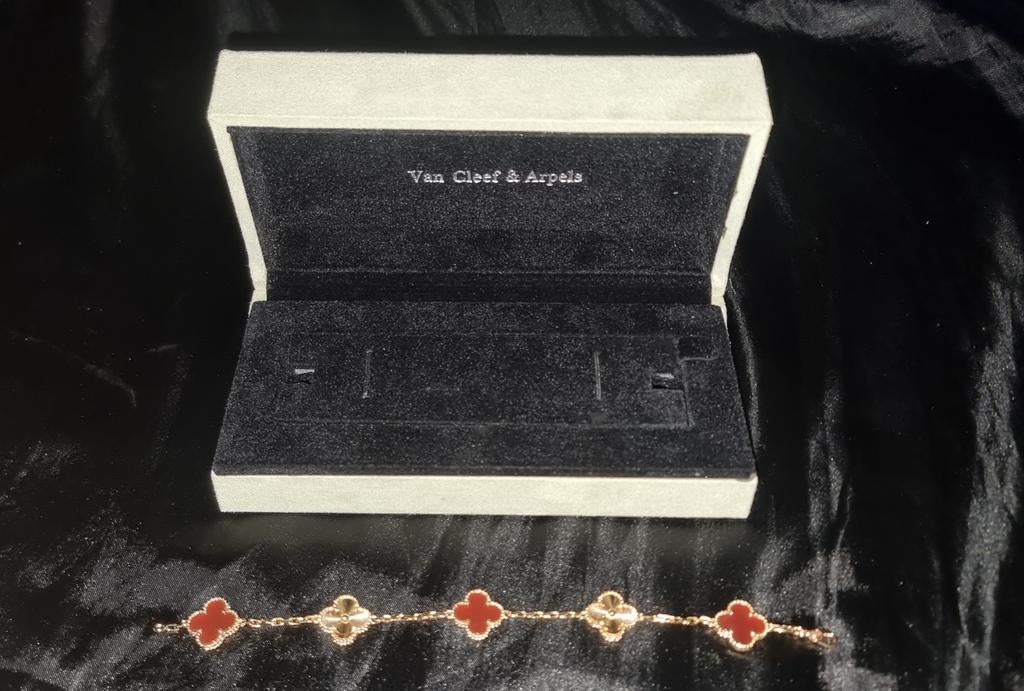 Van Cleef & Arpels bracelet, Verzenden