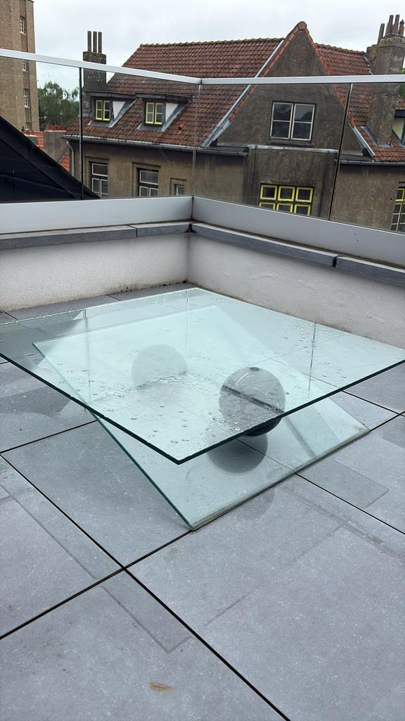 Table basse asymétrique roche bobois en verre et marbre, Enlèvement