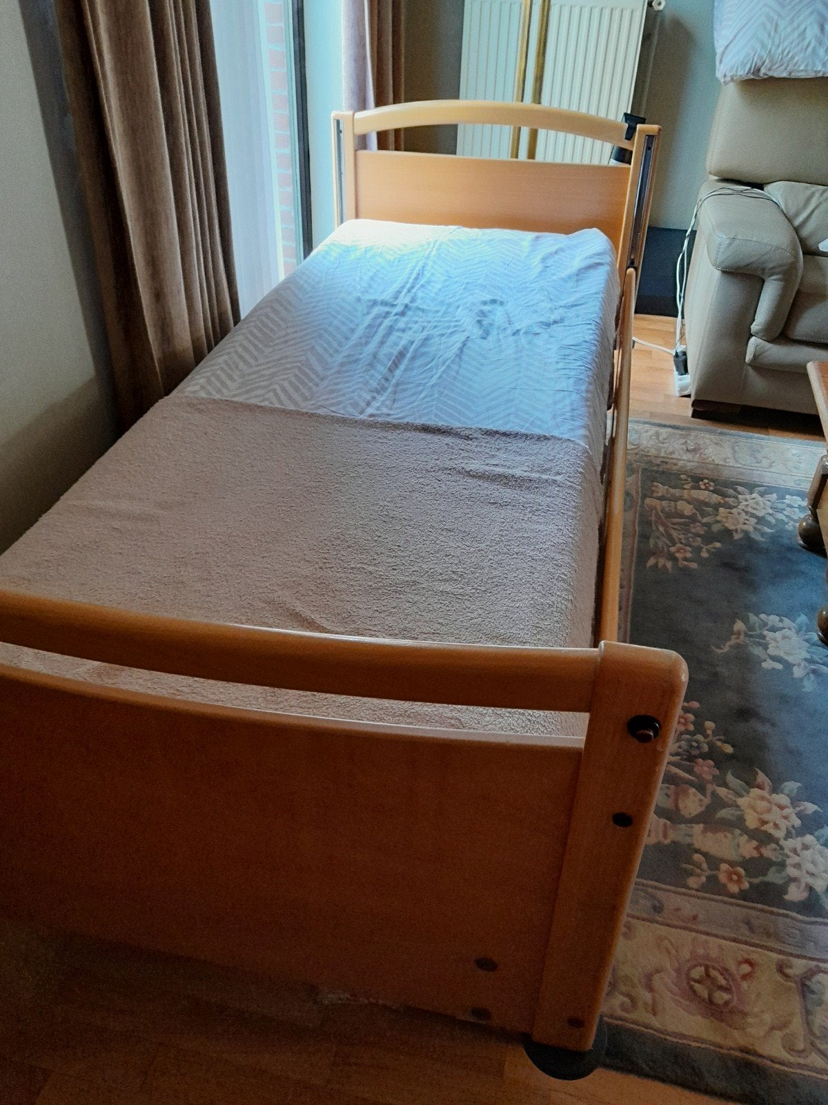 Elektrisch ziekenhuisbed, hoog/laag bed, Ophalen, Gebruikt