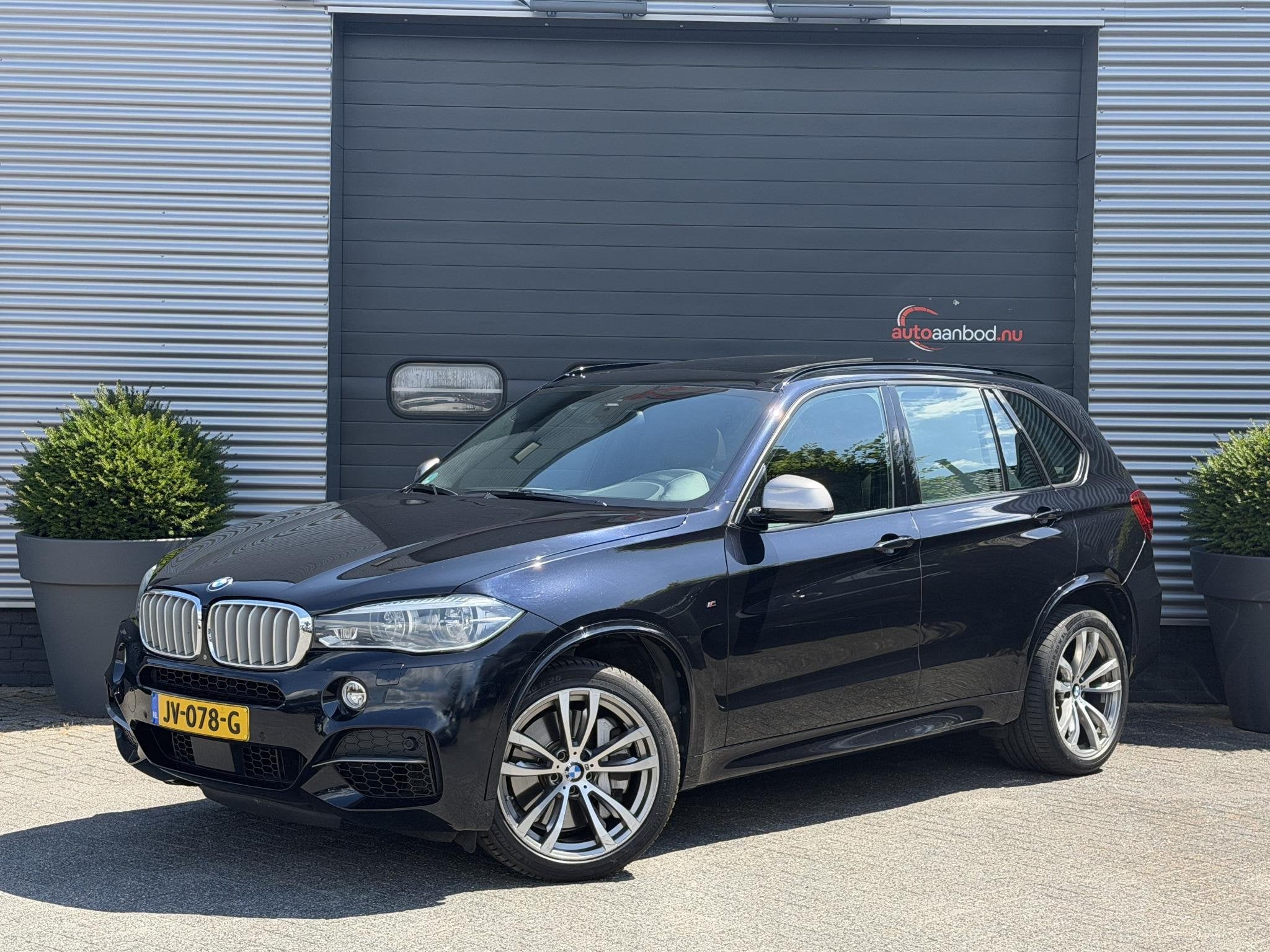 BMW X5 M50d | Panoramadak | 360* Camera | TV Schermen | Harm, Automaat, 173 g/km, 2993 cc, Alcantara