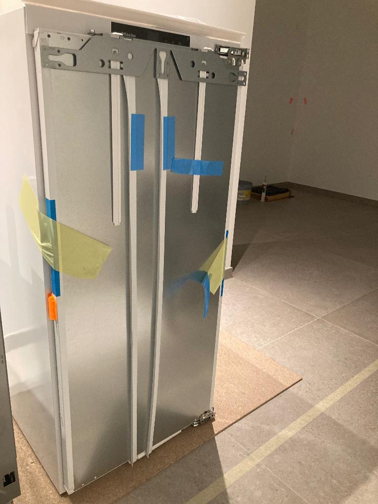 NIEUWE KOELKAST MIELE, Elektronische apparatuur, Ophalen, 150 tot 200 liter, Zonder vriesvak, 120 tot 140 cm