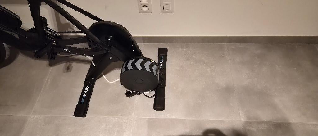 Wahoo Kickr Core - W/ Zwift Cog (+ Controls), Sport en Fitness, Wielrennen, Ophalen, Zo goed als nieuw, Overige typen