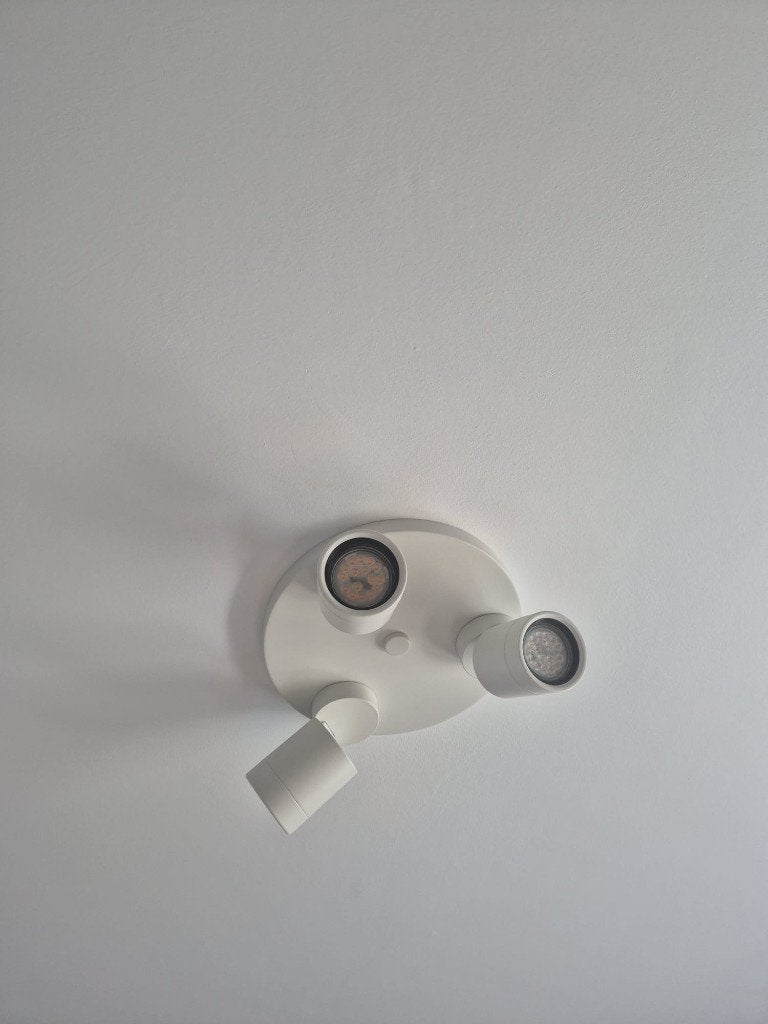 Plafondspot met 3 spots, Maison & Meubles, Lampes | Spots, Spot encastrable ou Spot mural, Comme neuf, Synthétique, Enlèvement
