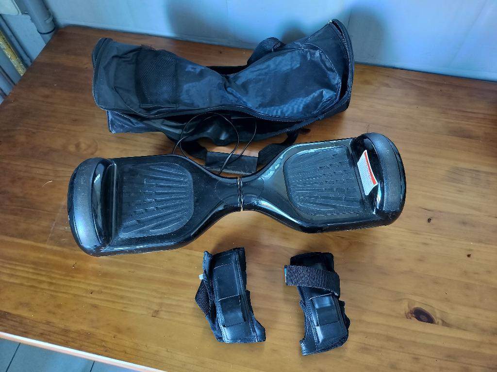 Hoverboard - zwart met zak en polsbeschermers, Ophalen, Zo goed als nieuw