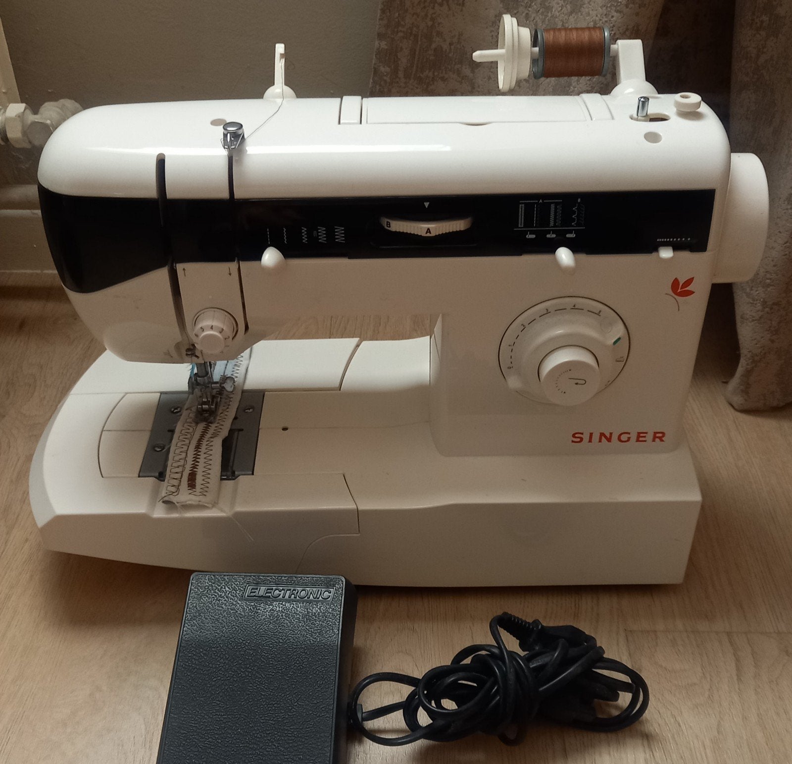 Machine à coudre SINGER, Etat parfait + Garantie, Hobby & Loisirs créatifs, Machines à coudre & Accessoires, Enlèvement ou Envoi