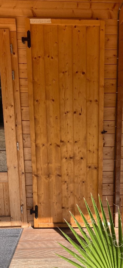 Houten luiken en ramen van chalet, Ophalen, Minder dan 75 cm, Zo goed als nieuw, 150 tot 225 cm