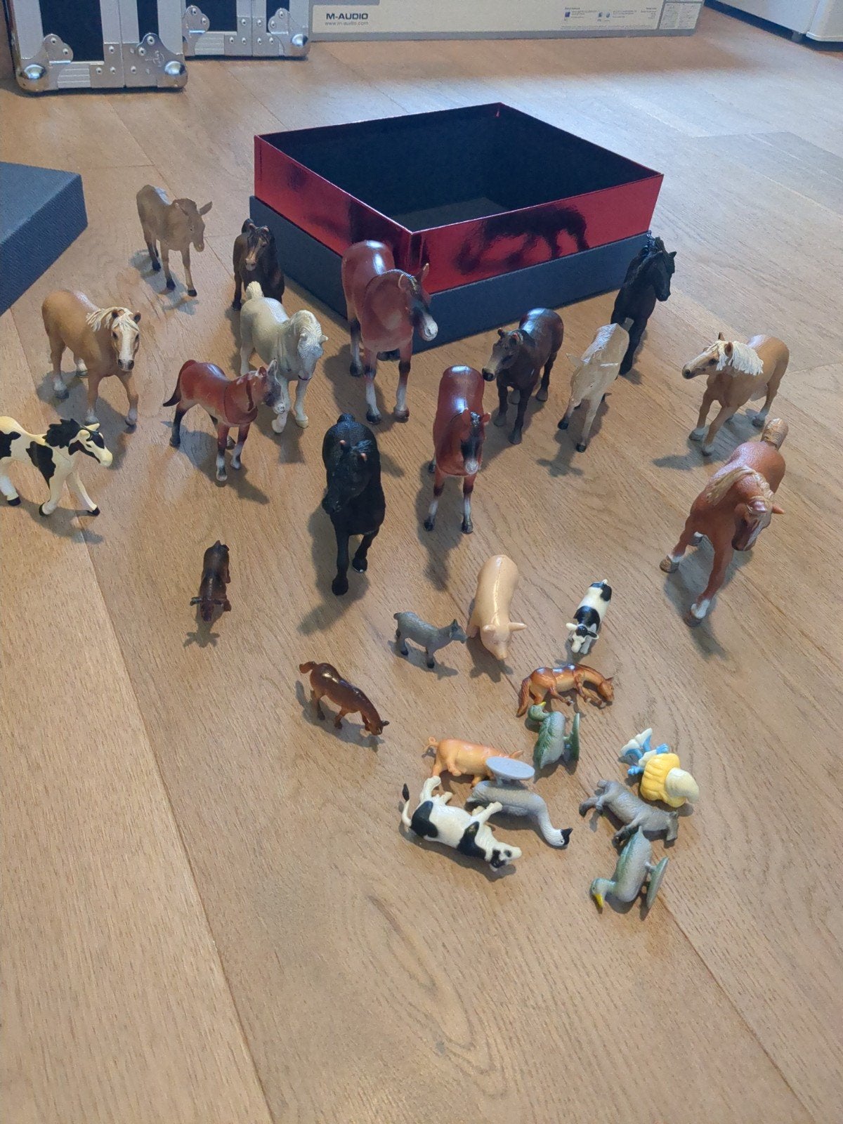 paardenmanege + set paarden en kleine boerderijdieren, Ophalen, Zo goed als nieuw