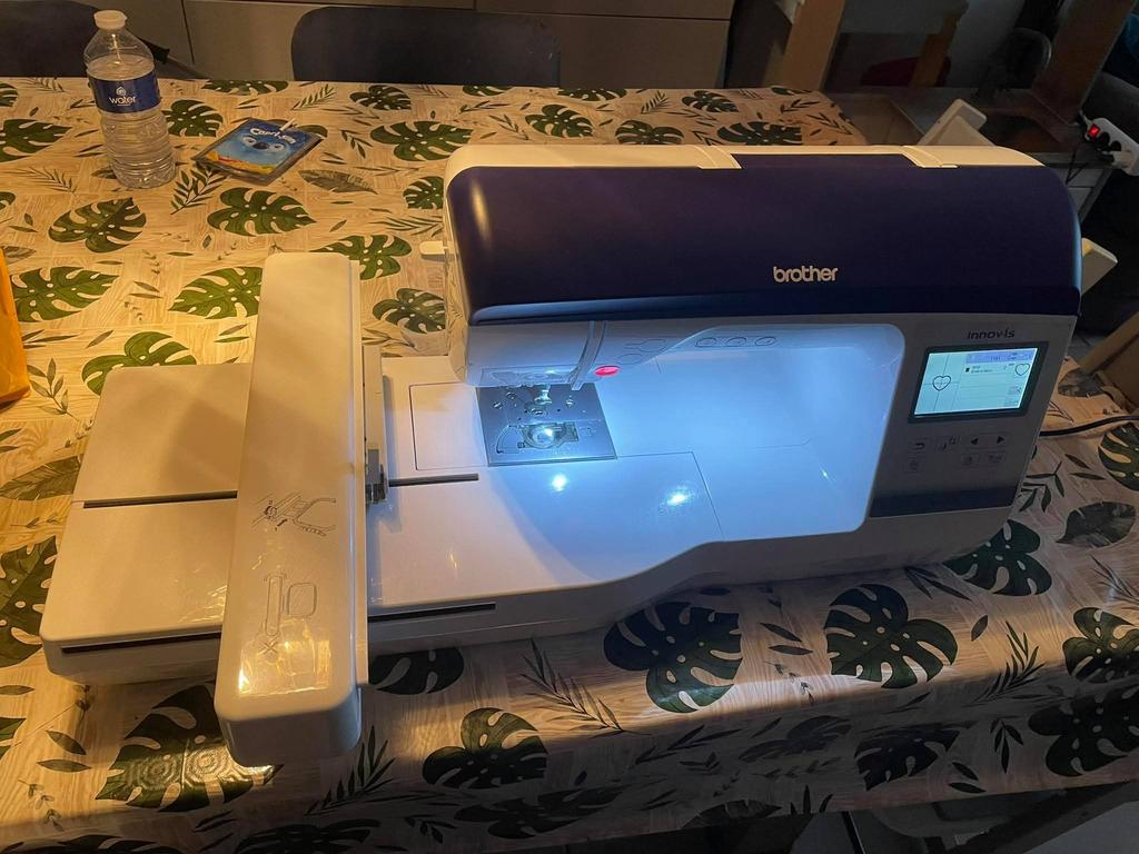 Brother nv800e met pe design 10 en xtras, Ophalen, Zo goed als nieuw