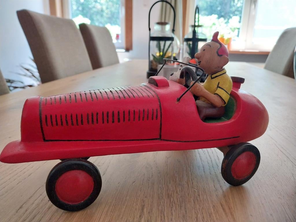Kuifje in red racing car., Ophalen