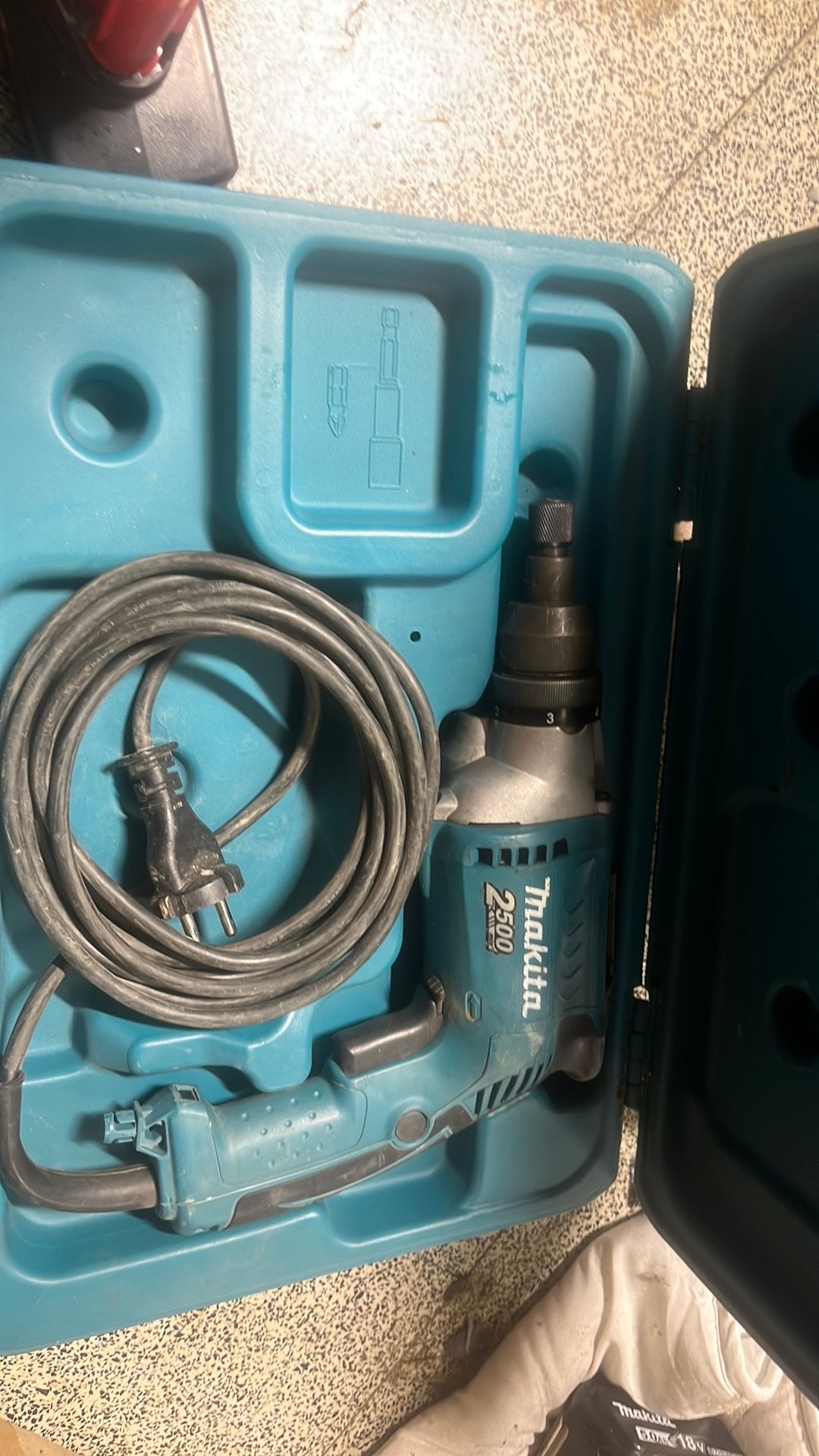 Makita, Enlèvement, Comme neuf