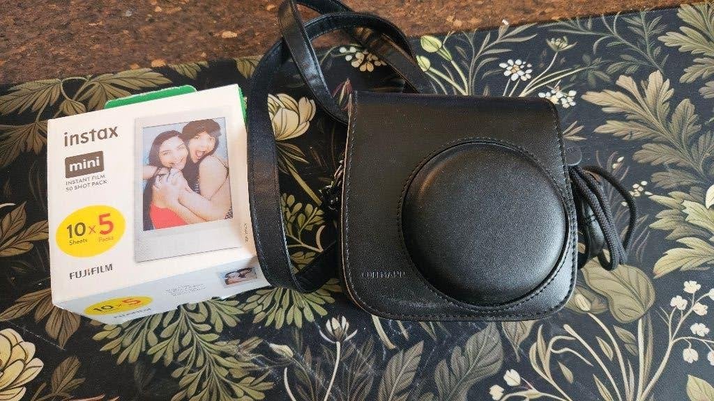 Fujifilm Instax Mini 11 – zwart + 30 films, Ophalen, Zo goed als nieuw, Instant camera, Fujifilm