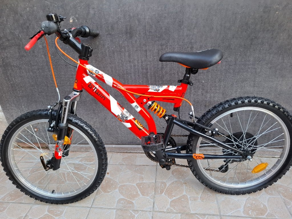 vtt 20 pouce btwin tous suspendu état neuf prêt à rouler, Vélos & Vélomoteurs, Vitesses, Comme neuf, B'twin, 20 pouces