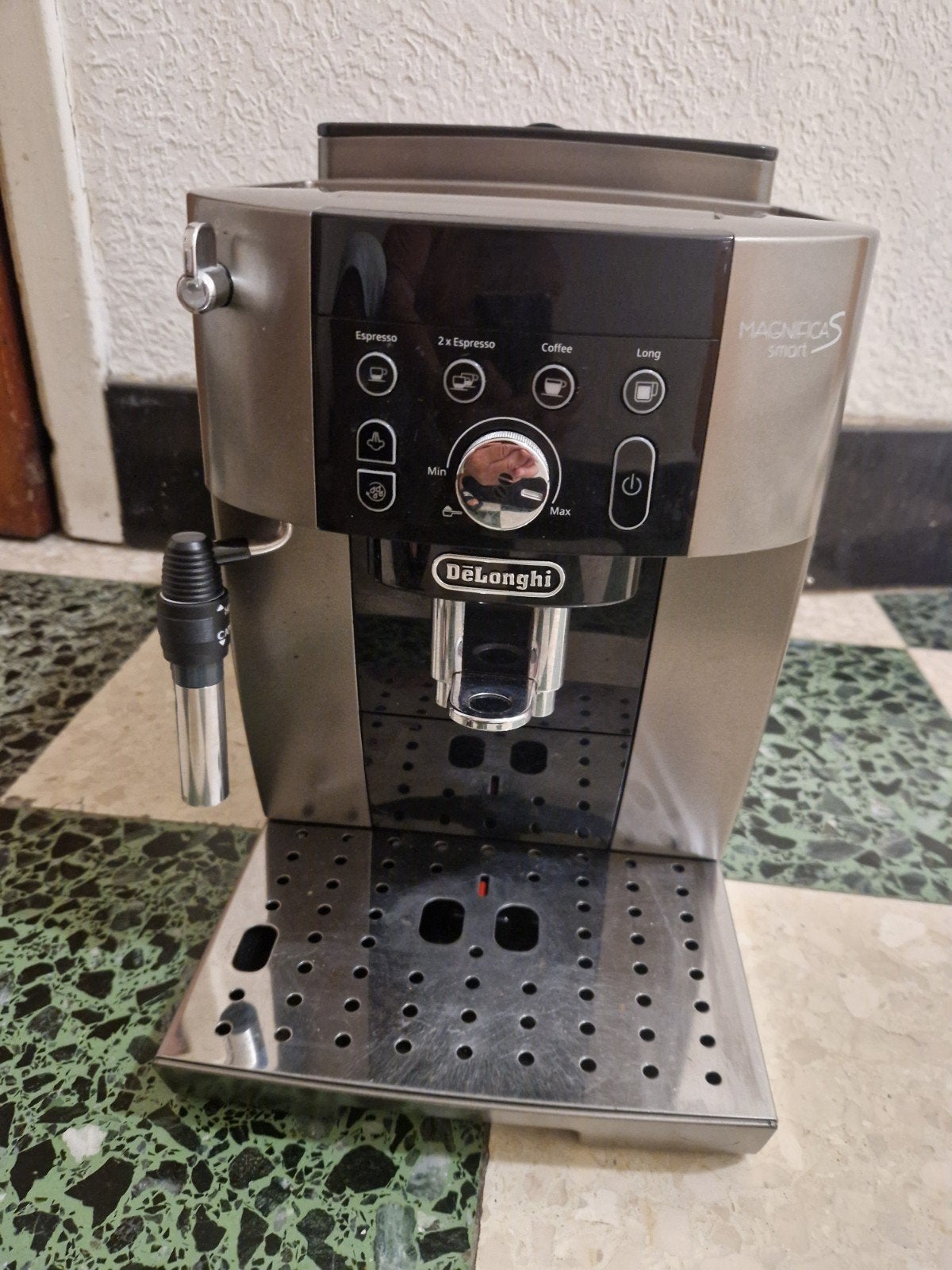 machine à café delonghi, Machine à espresso, Réservoir d'eau amovible, Café en grains, 2 à 4 tasses