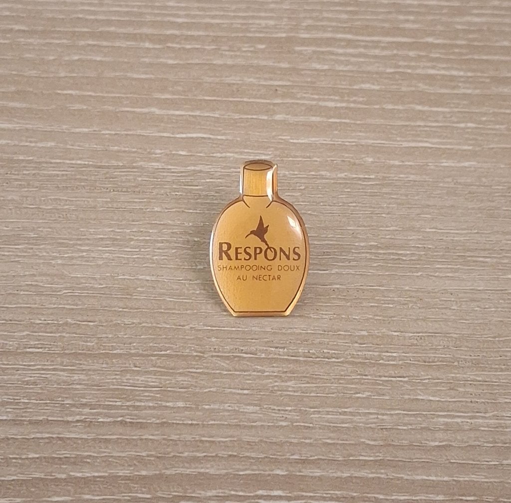 PIN - RESPONS - SHAMPOO - PARFUM - PERFUME, Verzamelen, Verzenden, Gebruikt, Merk, Speldje of Pin