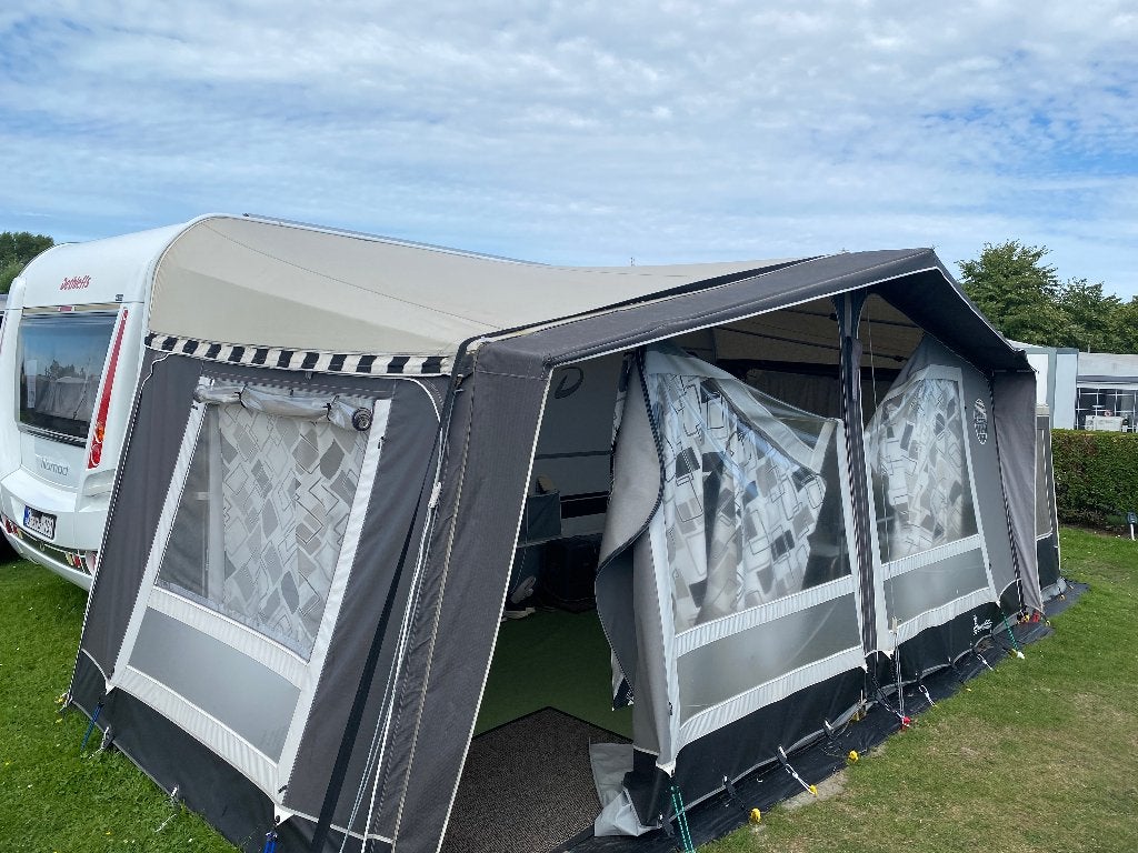 Caravane Dethleffs Nomad FR470 - 2017, Grand lit, 4 à 5 mètres, Particulier, Siège standard